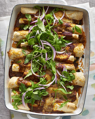 geroosterde pompoen en zwarte boonenchiladas