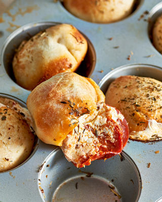 muffin tin pizza-bommen