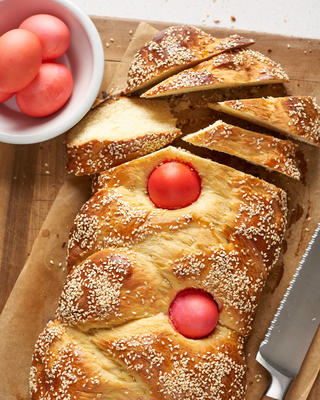 griekse tsoureki (paasbrood)